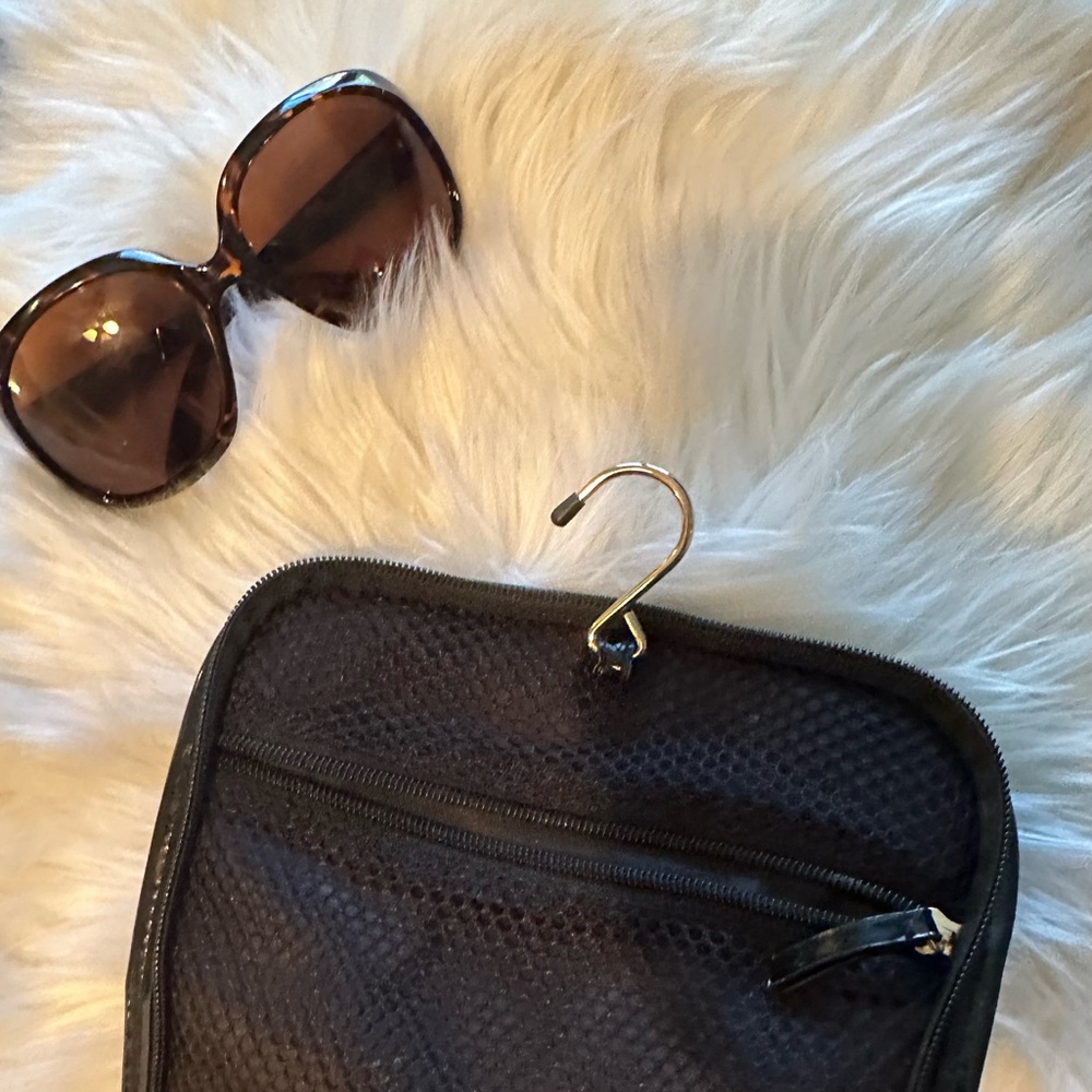 NEW• Victoria’s Secret Forever An Angel Black Expandable MakeUp Bag - Picture 7 of 17